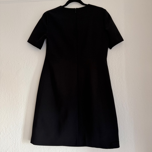 Eliza J Seamed Crepe Shift Dress in Black. Size 8 - Picture 3 of 8